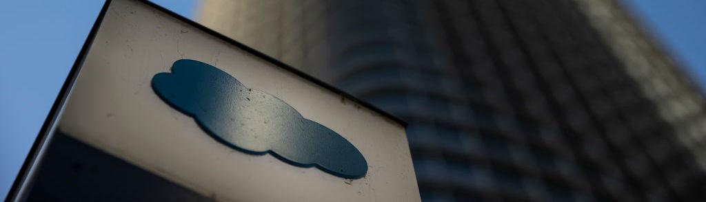 SAN FRANCISCO, CA &#8211; DECEMBER 01: The Salesforce logo is seen at Salesforce Tower on December 1, 2020 in San Francisco, California. The cloud-based enterprise software company announced on Tuesday that it will purchase the popular workplace-chat app Slack for $27.7 billion. (Photo by Stephen Lam/Getty Images)